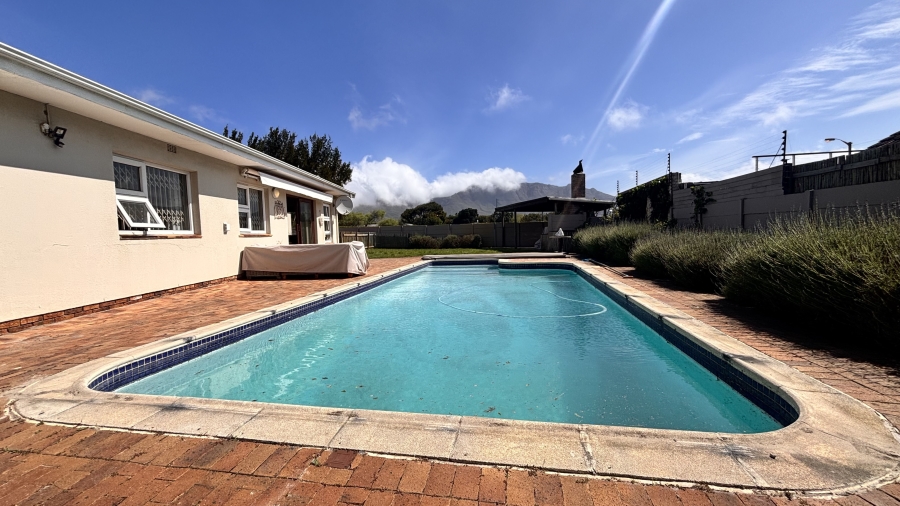 4 Bedroom Property for Sale in Kirstenhof Western Cape
